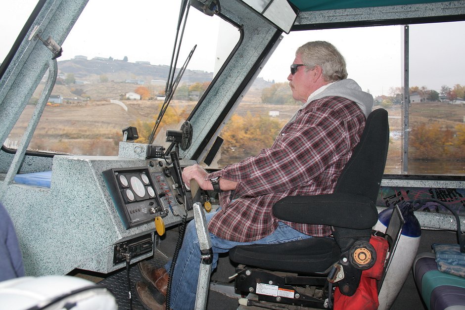 Jet boat pilot